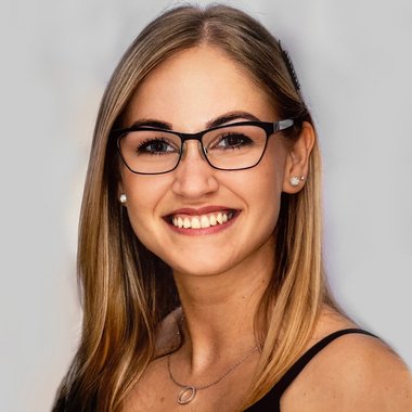 Szmolenicki-Lovász D. - Freelance Graphic Designer