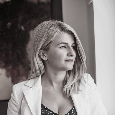 Ioana G. - Freelance Brand Designer