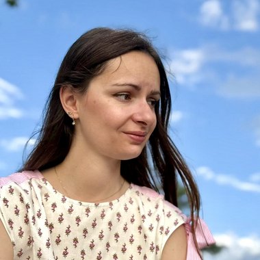 Camille D. - Freelance Graphic Designer