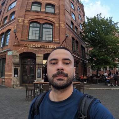 Arian K. - Freelance Brand Designer