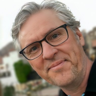Sergio B. - Freelance Graphic Designer