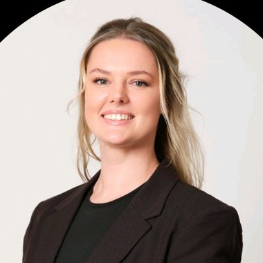 Kirsten G. - Freelance Designer