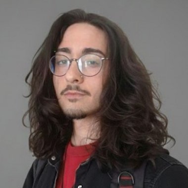 Efe A. - Freelance Graphic Designer