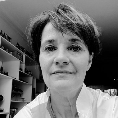 Anouk D. - Freelance Graphic Designer