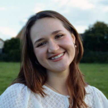 Izzy H. - Freelance Filmmaker