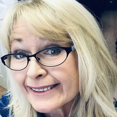 Louise S. - Freelance Graphic Designer