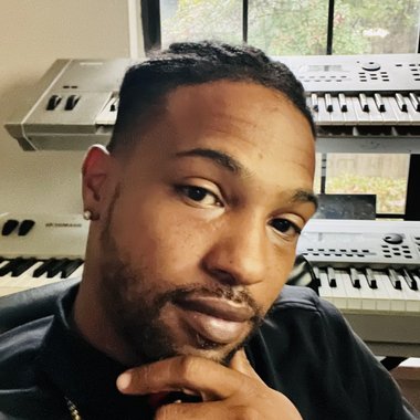 Aaron H. - Freelance Graphic Designer