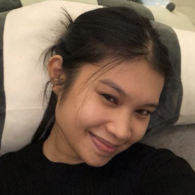 El L. - Freelance Graphic Designer