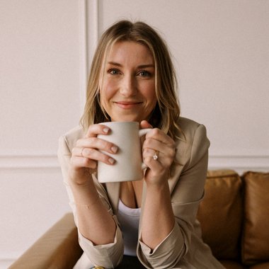 Lindsay E. - Freelance Logo Designer