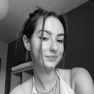 Ivona P. - Freelance Designer