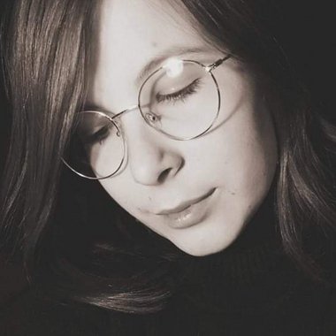 Jane - Freelance Graphic Designer