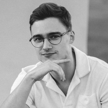 Regimantas Š. - Freelance Graphic Designer