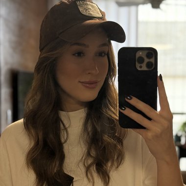 Luiza L. - Freelance Social Media Freelancer