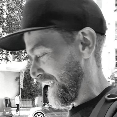 Sjoerd H. - Freelance Graphic Designer