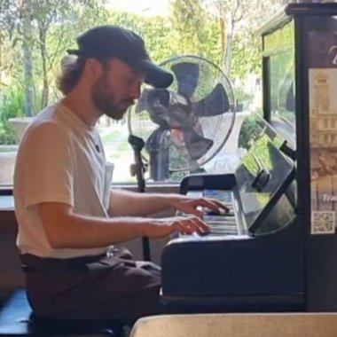 Vincent F. - Freelance Vocalist