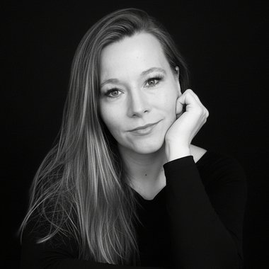 Jana M. - Freelance Logo Designer