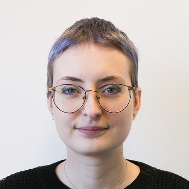 Jess I. - Freelance Graphic Designer