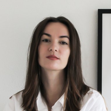 Ana M. - Freelance Presentation Designer