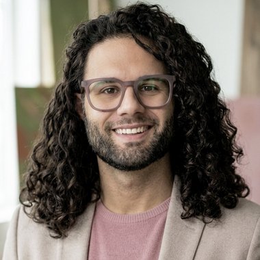 Samy S. - Freelance Graphic Designer
