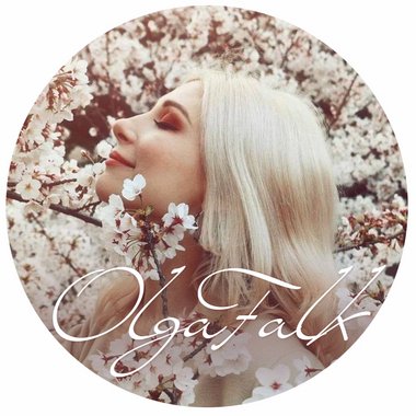 Olga F. - Freelance Graphic Designer