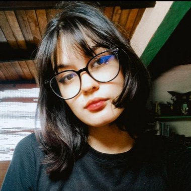 Gabriela S. - Freelance Graphic Designer