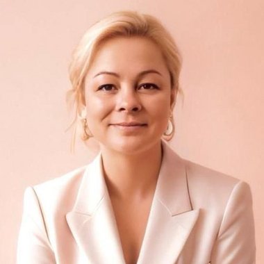 Ludmila M. - Freelance Brand Designer