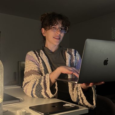 Nadine T. - Freelance Content Creator