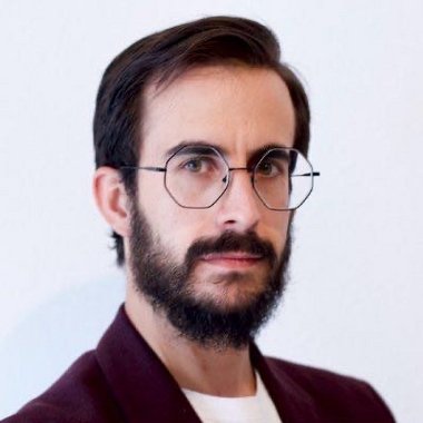 Víctor R. - Freelance Copywriter