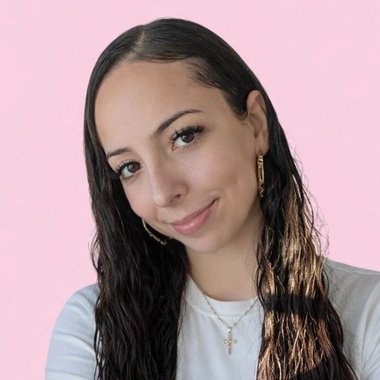 Victoria V. - Freelance Social Media Freelancer