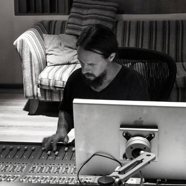 Martin V. - Freelance Mixing Engineer