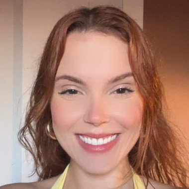 Julia B. - Freelance Content Strategist