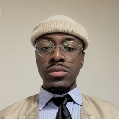 Luís O. - Freelance Graphic Designer