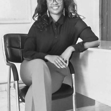 Nelly L. - Freelance Data Analyst