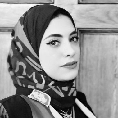 Esraa k. - Freelance Brand Designer