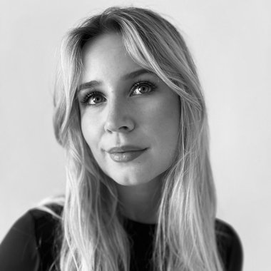 Nina W. - Freelance Flyer Designer