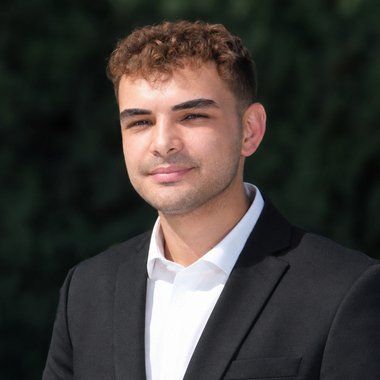 Artun S. - Freelance Brand Designer