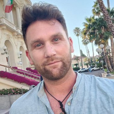 Guy D. - Freelance Designer