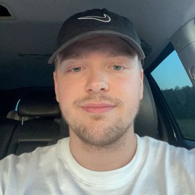 Oskar J. - Freelance Digital Marketer