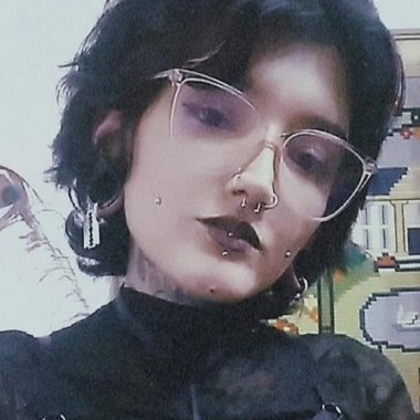 Chiio - Freelance Graphic Designer