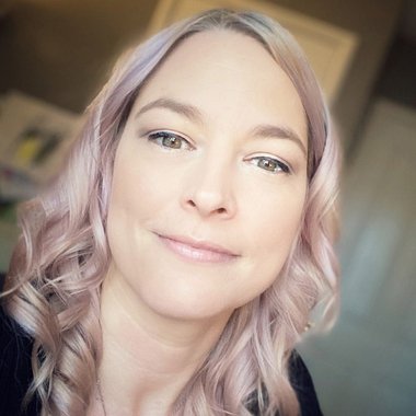 Dee T. - Freelance Web Designer