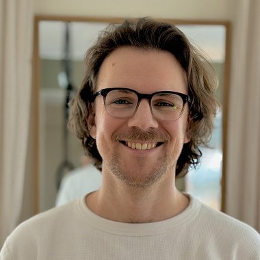 Daniel K. - Freelance Brand Designer