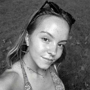 Laura S. - Freelance Freelance Digital Illustrator