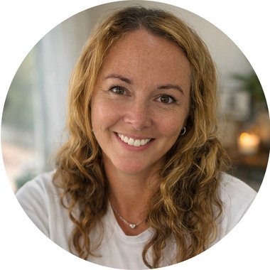 Debbie W. - Freelance Designer