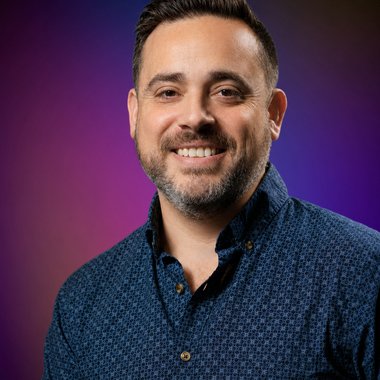 Alex T. - Freelance Graphic Designer