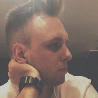 Aleksander C. - Freelance Graphic Designer