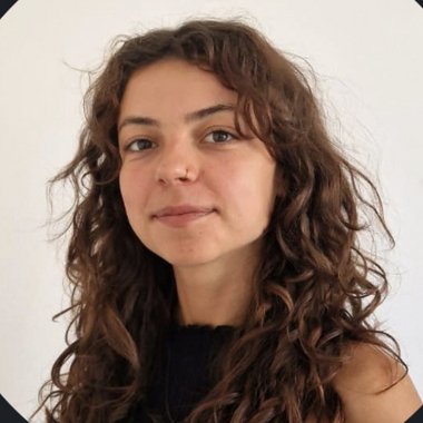 Mafalda R. - Freelance Graphic Designer