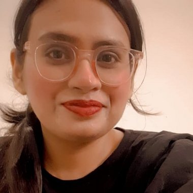Anum s. - Freelance Graphic Designer