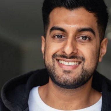 Akbar Y. - Freelance Graphic Designer