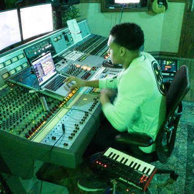 Saint J. - Freelance Music Producer