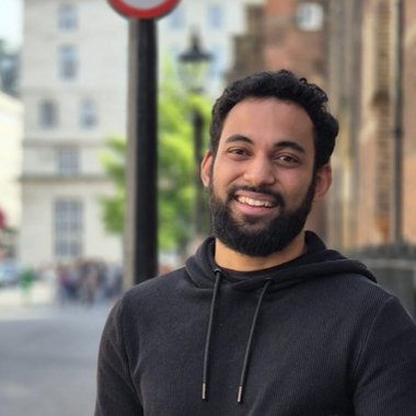 Ageu F. - Freelance Graphic Designer